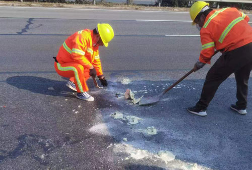 铁山港公路下沉注浆加固